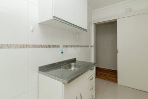 Apartamento à venda com 74m², 2 dormitórios, 1 vaga no bairro Vila Ipiranga em Porto Alegre - Foto 7
