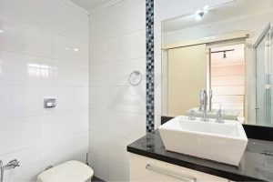 Casa em Condomínio à venda com 300m², 5 dormitórios, 2 suítes, 4 vagas no bairro Ipanema em Porto Alegre - Foto 28