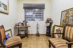 Casa à venda com 260m², 3 dormitórios, 1 suíte, 6 vagas no bairro Partenon em Porto Alegre - Foto 6