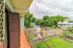 Casa à venda com 299m², 3 dormitórios, 1 suíte, 4 vagas no bairro Glória em Porto Alegre - Foto 2