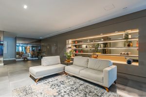 Apartamento com 61m², 2 dormitórios, 1 suíte, 1 vaga no bairro Passo da Areia em Porto Alegre - Foto 50