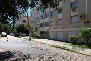 Apartamento à venda com 78m², 3 dormitórios no bairro Passo da Areia em Porto Alegre - Foto 2