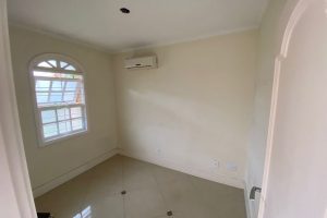 Casa à venda com 265m², 4 dormitórios, 2 suítes, 4 vagas no bairro Chácara das Pedras em Porto Alegre - Foto 9