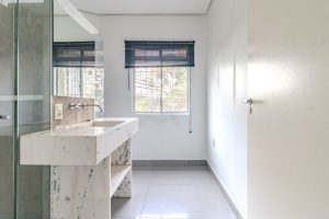 Casa à venda com 94m², 2 dormitórios, 1 suíte, 1 vaga no bairro Bela Vista em Porto Alegre - Foto 11
