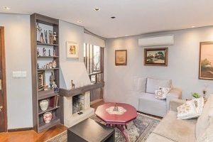 Casa em Condomínio à venda com 199m², 4 dormitórios, 1 suíte, 2 vagas no bairro Chacara das Pedras em Porto Alegre - Foto 2