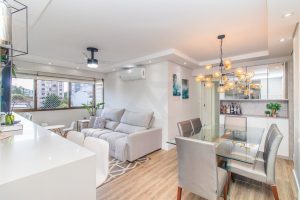 Apartamento à venda com 79m², 2 dormitórios, 1 suíte, 1 vaga no bairro Higienópolis em Porto Alegre - Foto 2