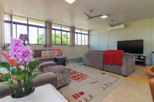 Casa à venda com 330m², 7 dormitórios, 1 suíte, 6 vagas no bairro Nonoai em Porto Alegre - Foto 14