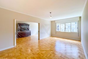 Apartamento à venda com 226m², 4 dormitórios, 1 suíte, 1 vaga no bairro Moinhos de Vento em Porto Alegre - Foto 6