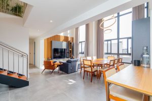 Cobertura à venda com 182m², 3 dormitórios, 2 suítes, 3 vagas no bairro Menino Deus em Porto Alegre - Foto 2