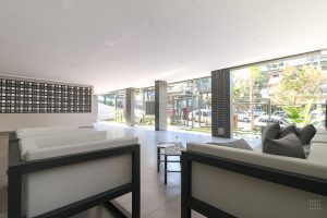 Apartamento à venda com 83m², 2 dormitórios, 1 suíte, 2 vagas no bairro Petrópolis em Porto Alegre - Foto 9