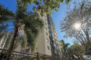 Apartamento à venda com 83m², 2 dormitórios, 1 suíte, 2 vagas no bairro Petrópolis em Porto Alegre - Foto 3