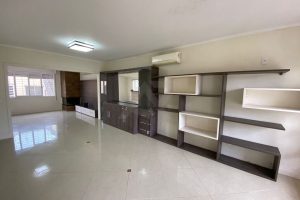 Casa à venda com 265m², 4 dormitórios, 2 suítes, 4 vagas no bairro Chácara das Pedras em Porto Alegre - Foto 4