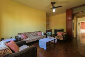 Casa à venda com 330m², 7 dormitórios, 1 suíte, 6 vagas no bairro Nonoai em Porto Alegre - Foto 2