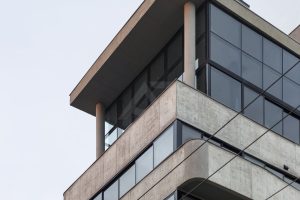 Apartamento à venda com 110m², 3 dormitórios, 1 suíte, 2 vagas no bairro Menino Deus em Porto Alegre - Foto 2