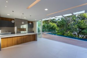 Casa em Condomínio à venda com 494m², 3 dormitórios, 3 suítes, 3 vagas no bairro Pedra Redonda em Porto Alegre - Foto 14