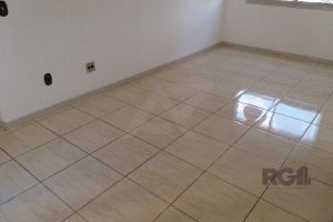 Apartamento à venda com 78m², 3 dormitórios no bairro Passo da Areia em Porto Alegre - Foto 5