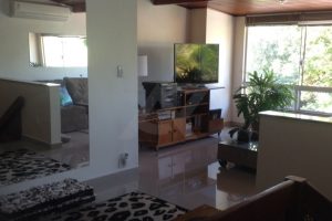 Casa em Condomínio à venda com 210m², 3 dormitórios, 3 suítes, 1 vaga no bairro Tristeza em Porto Alegre - Foto 2