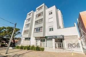 Apartamento à venda com 70m², 2 dormitórios, 1 suíte, 1 vaga no bairro Jardim Sabará em Porto Alegre - Foto 2