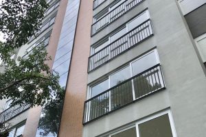Apartamento à venda com 108m², 2 dormitórios, 1 suíte, 1 vaga no bairro Menino Deus em Porto Alegre - Foto 3