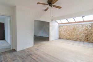 Casa com 230m², 4 dormitórios, 5 vagas no bairro Três Figueiras em Porto Alegre - Foto 4