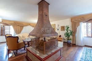 Casa à venda com 725m², 4 dormitórios, 1 suíte, 4 vagas no bairro Vila Assunção em Porto Alegre - Foto 8