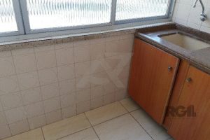 Apartamento à venda com 78m², 3 dormitórios no bairro Passo da Areia em Porto Alegre - Foto 7