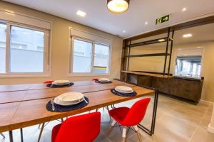 Apartamento à venda com 66m², 2 dormitórios, 1 suíte, 1 vaga no bairro Menino Deus em Porto Alegre - Foto 4