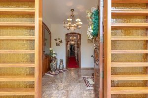 Casa à venda com 725m², 4 dormitórios, 1 suíte, 4 vagas no bairro Vila Assunção em Porto Alegre - Foto 2