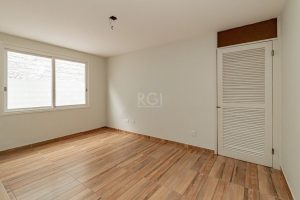 Apartamento à venda com 74m², 2 dormitórios, 1 vaga no bairro Vila Ipiranga em Porto Alegre - Foto 3