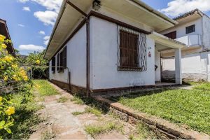 Casa à venda com 264m², 3 dormitórios, 1 suíte, 3 vagas no bairro Partenon em Porto Alegre - Foto 4