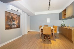 Apartamento à venda com 101m², 3 dormitórios, 3 suítes, 2 vagas no bairro Menino Deus em Porto Alegre - Foto 2