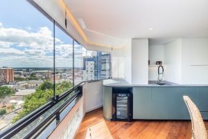 Apartamento à venda com 170m², 3 dormitórios, 3 suítes, 2 vagas no bairro Moinhos de Vento em Porto Alegre - Foto 6