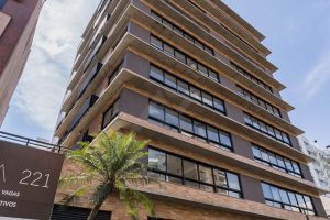 Apartamento à venda com 130m², 3 dormitórios, 3 suítes, 3 vagas no bairro Petrópolis em Porto Alegre - Foto 3