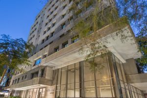 Salas/Conjuntos à venda com 95m², 1 vaga no bairro Auxiliadora em Porto Alegre - Foto 2