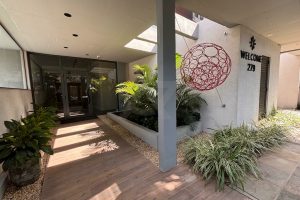 Apartamento à venda com 129m², 3 dormitórios, 1 suíte, 2 vagas no bairro Petrópolis em Porto Alegre - Foto 2