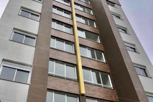 Apartamento à venda com 83m², 2 dormitórios, 2 suítes, 2 vagas no bairro Higienópolis em Porto Alegre - Foto 2