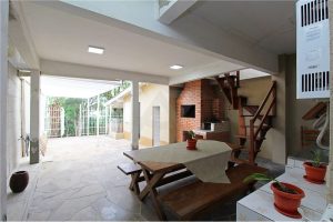 Casa à venda com 198m², 3 dormitórios, 2 vagas no bairro Medianeira em Porto Alegre - Foto 3