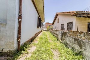 Casa à venda com 264m², 3 dormitórios, 1 suíte, 3 vagas no bairro Partenon em Porto Alegre - Foto 8