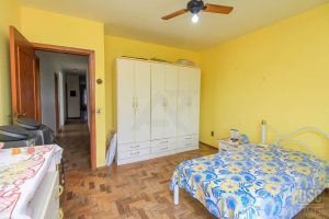 Casa à venda com 299m², 3 dormitórios, 1 suíte, 4 vagas no bairro Glória em Porto Alegre - Foto 5