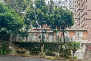 Casa à venda com 390m², 6 dormitórios, 2 suítes, 5 vagas no bairro Boa Vista em Porto Alegre - Foto 2