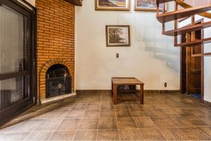 Casa à venda com 380m², 3 dormitórios, 1 suíte, 4 vagas no bairro Partenon em Porto Alegre - Foto 2