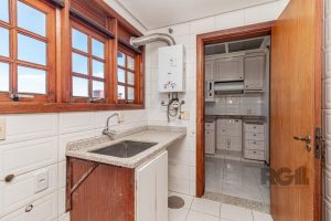 Apartamento à venda com 118m², 3 dormitórios, 1 suíte, 1 vaga no bairro Menino Deus em Porto Alegre - Foto 9