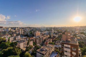 Apartamento à venda com 74m², 2 dormitórios, 1 suíte, 1 vaga no bairro Petrópolis em Porto Alegre - Foto 11