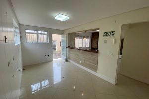 Casa à venda com 265m², 4 dormitórios, 2 suítes, 4 vagas no bairro Chácara das Pedras em Porto Alegre - Foto 5