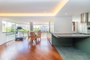 Apartamento à venda com 170m², 3 dormitórios, 3 suítes, 2 vagas no bairro Moinhos de Vento em Porto Alegre - Foto 3