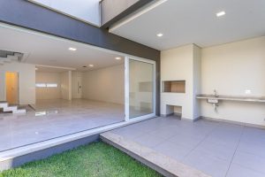 Casa em Condomínio à venda com 494m², 3 dormitórios, 3 suítes, 3 vagas no bairro Pedra Redonda em Porto Alegre - Foto 4