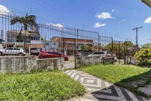 Casa à venda com 264m², 3 dormitórios, 1 suíte, 3 vagas no bairro Partenon em Porto Alegre - Foto 3