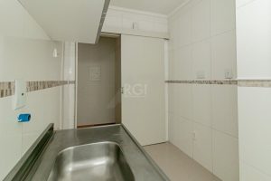 Apartamento à venda com 74m², 2 dormitórios, 1 vaga no bairro Vila Ipiranga em Porto Alegre - Foto 6