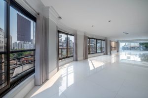 Apartamento à venda com 373m², 4 dormitórios, 4 suítes, 4 vagas no bairro Bela Vista em Porto Alegre - Foto 2