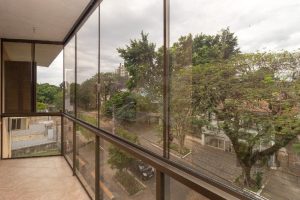 Apartamento à venda com 75m², 2 dormitórios, 1 vaga no bairro Cristo Redentor em Porto Alegre - Foto 2